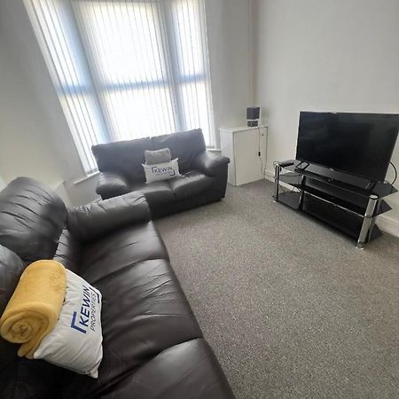 Large 3 Bed - 10 Mins To Centre Villa Liverpool Buitenkant foto