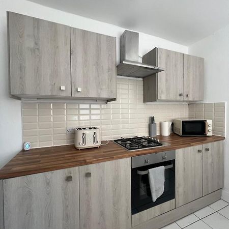 Large 3 Bed - 10 Mins To Centre Villa Liverpool Buitenkant foto