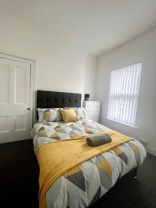 Large 3 Bed - 10 Mins To Centre Villa Liverpool Buitenkant foto
