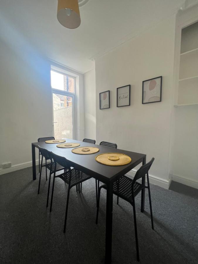 Large 3 Bed - 10 Mins To Centre Villa Liverpool Buitenkant foto