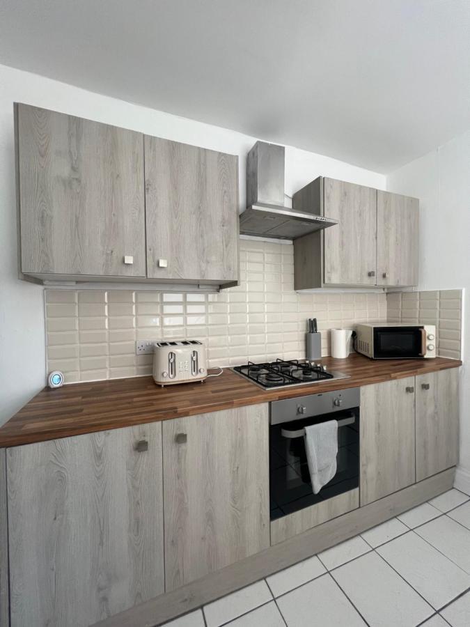 Large 3 Bed - 10 Mins To Centre Villa Liverpool Buitenkant foto
